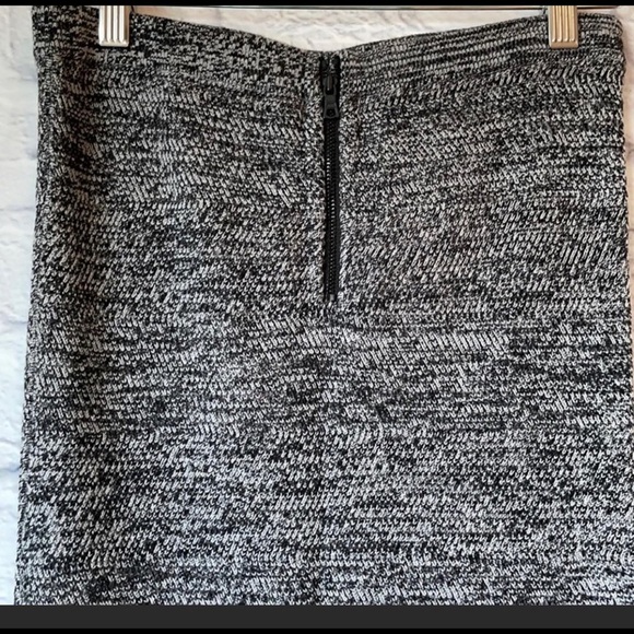 ALICE AND OLIVA PENCIL SKIRT - Picture 3 of 3